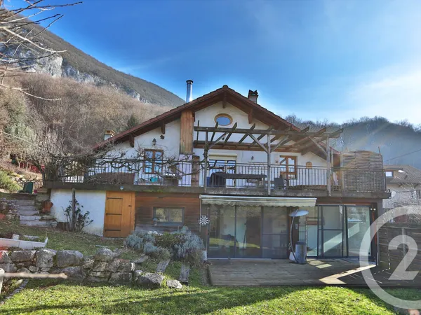 Maison 7 pièces 217 m² 