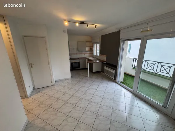 Appartement type F2 à Noisy-le-Sec (centre-ville) - 33 m² 