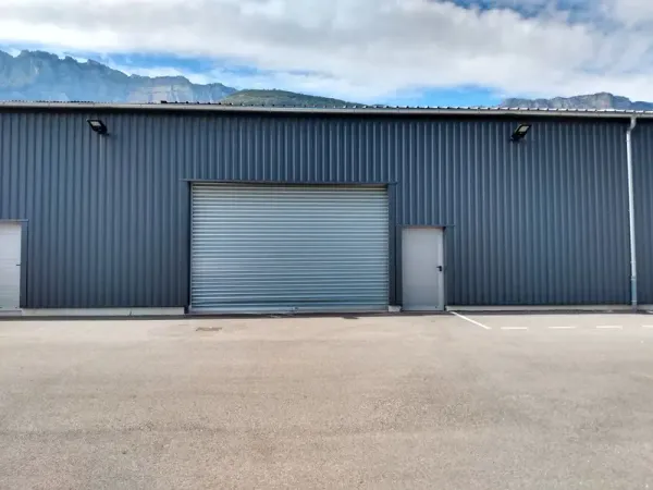 Local/bureau à louer SAINT VINCENT DE MERCUZE (38) 610 m² 
