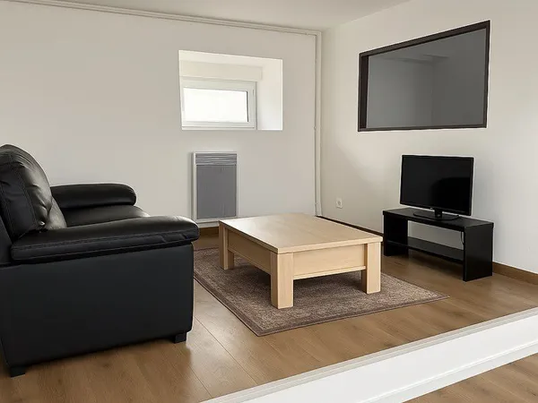 Studio rénové de 22 m² - Mirecourt - 310 /mois 