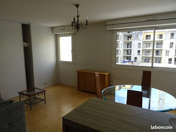 Pau Centre ville (cours Bosquet) Grand T1 de 33 m² meublé + Ascenseur parfait état 
