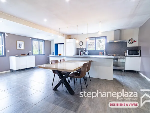 Maison Cras-sur-reyssouze - 8 pièces - 192 m² 