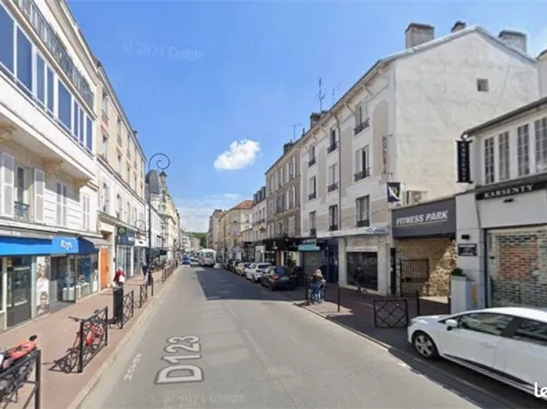 Murs commerciaux 35 m² ST MAUR DES FOSSES