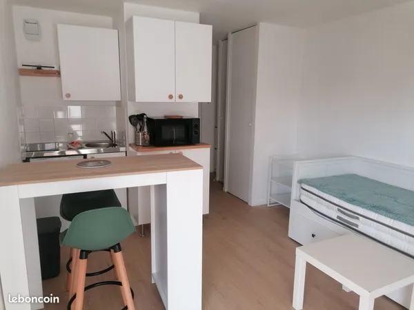 Loue studio meuble petit port 