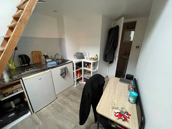 Studio 1 pièce 14 m² 