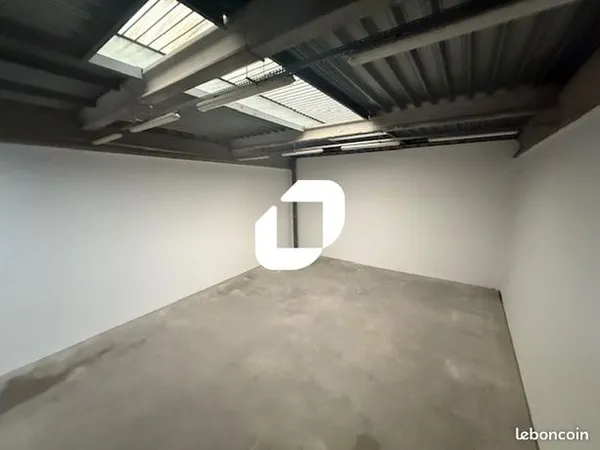 Local commercial 195 m² 