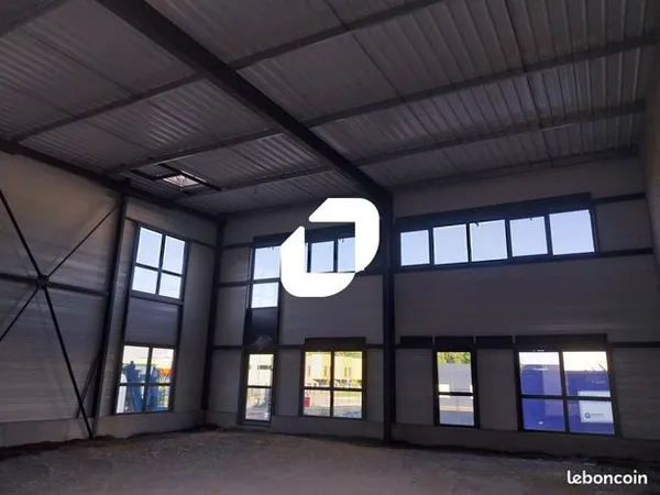 Local commercial 625 m² 