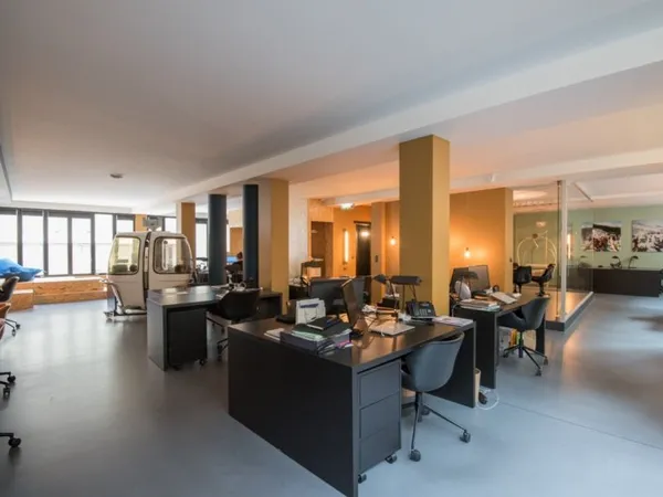 Local professionnel 265 m²