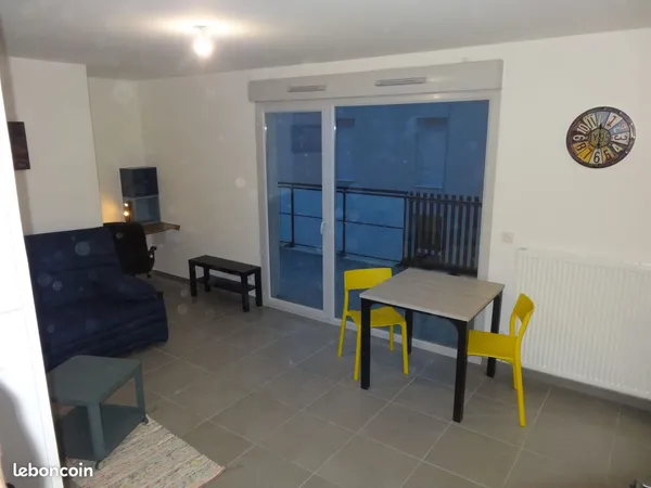 Studio meublé avec balcon 