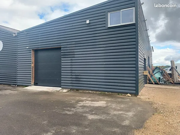 Local 90 m² BODILIS 