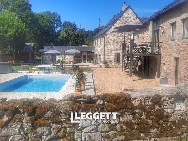 Maison 8 pièces 260 m² 