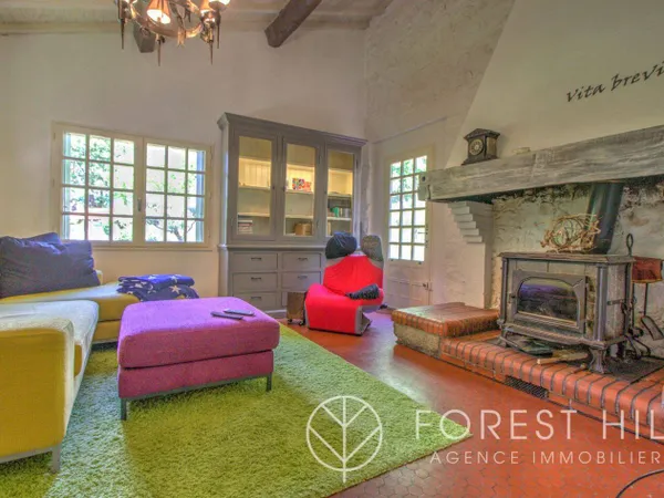 Mas provençal 10 pièces 211 m² 