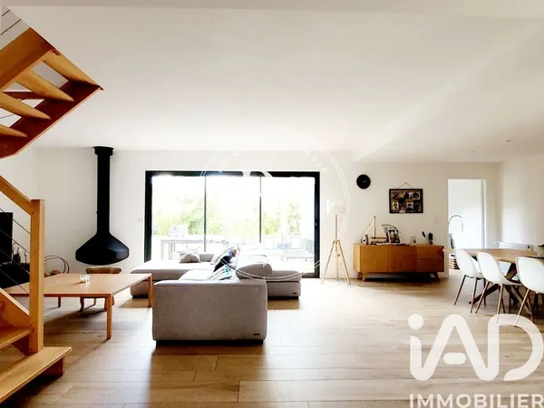 Villa 6 pièces 145 m² 