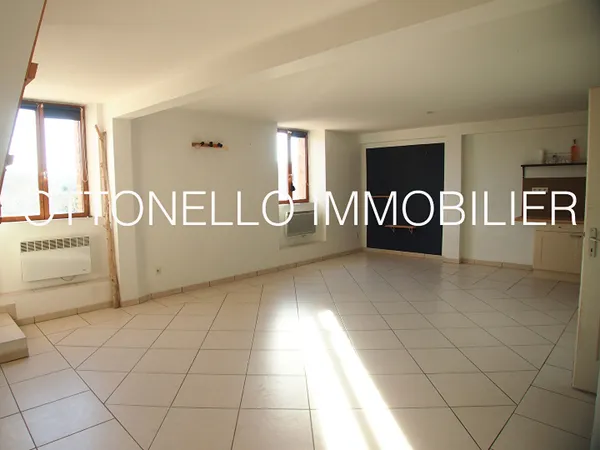 Appartement 4 pièces proche parking 