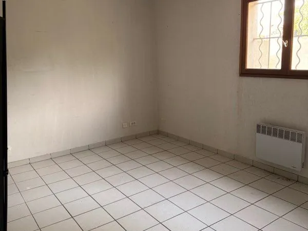 Immobilier professionnel Location Fos-sur-Mer  20m² 750€