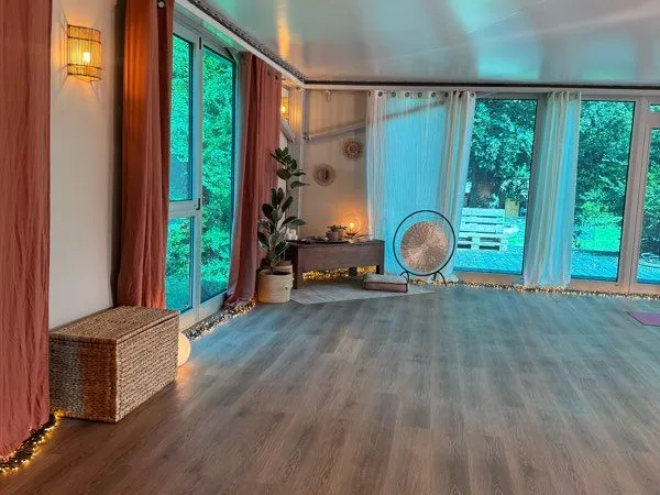 Studio de Yoga, lieu de stage, séminaires, retraites bien être 