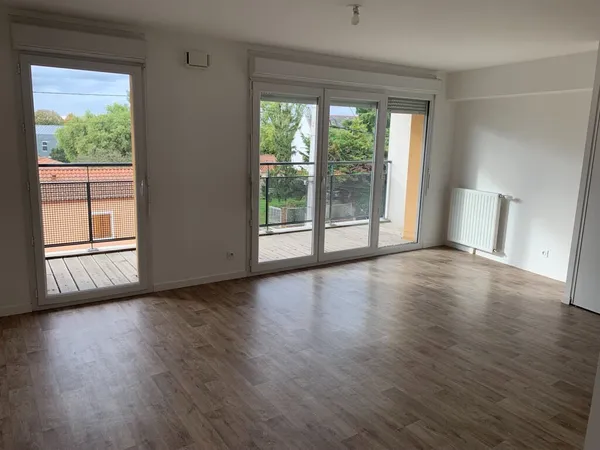 ST SEBASTIEN T3 63 M² AVEC CAVE ET STATIONNEMENT 