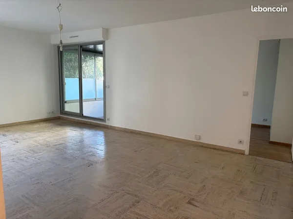 Bd Ganay T2 65 m²+7 m² de balcon fermé+place de parking 