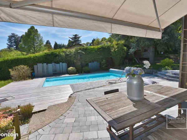 Maison 6 pièces 245 m² 