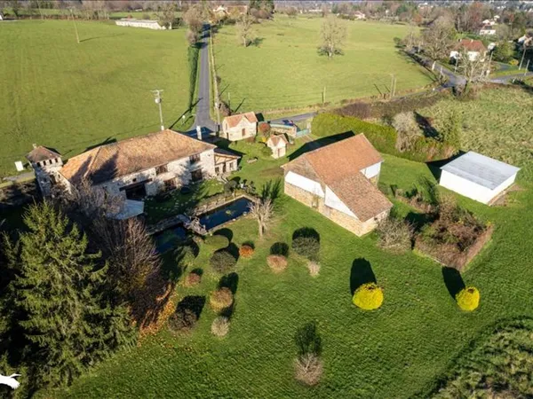 Maison en pierre de 7 pièces principales 