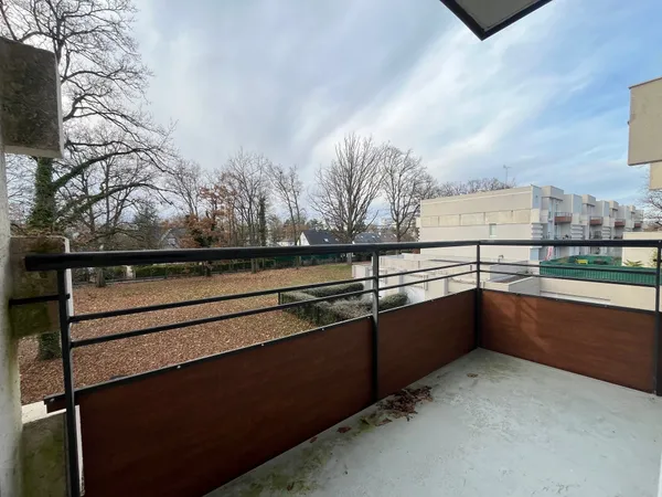 Appartement T3 74m2 avec balcons et stationnement 