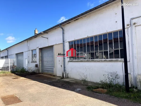 Local 177 m² Monéteau 