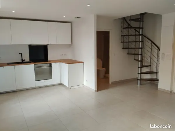 ⭐ T3 Duplex rénové - Climatisation réversible - 2 chambres - Centre-ville Châteaurenard - 