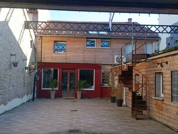 Maison 6 pièces 240 m² 