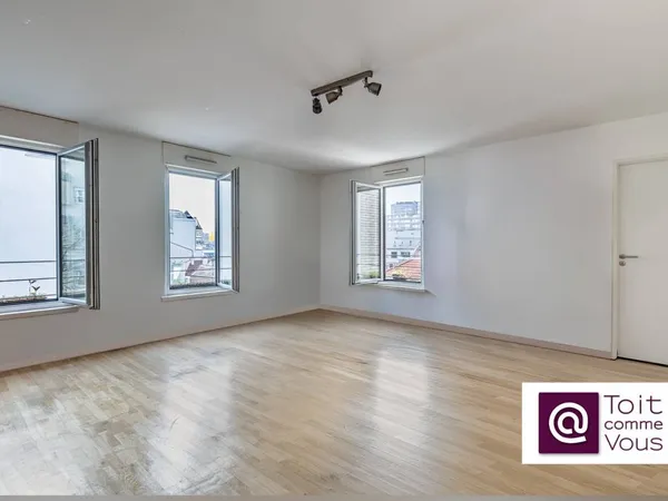 Vends Appartement, 5 pièces, 4 chambres, résidence récente, au pied du métro Mairie de Montreuil 