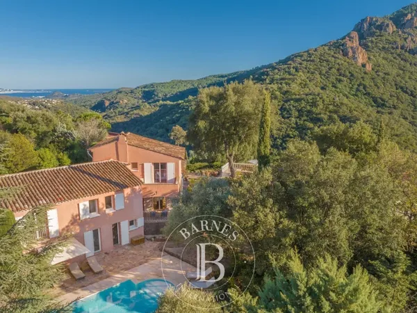 SAINT JEAN DE CANNES - VILLA 4 CHAMBRES AU CALME ABSOLU VUE MER ET COLLINES 