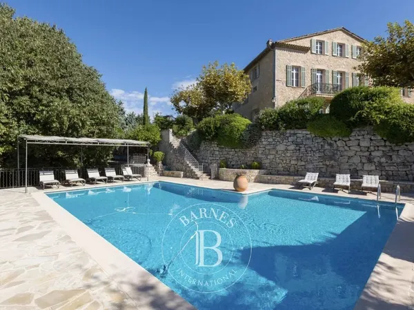 Villa 10 pièces 