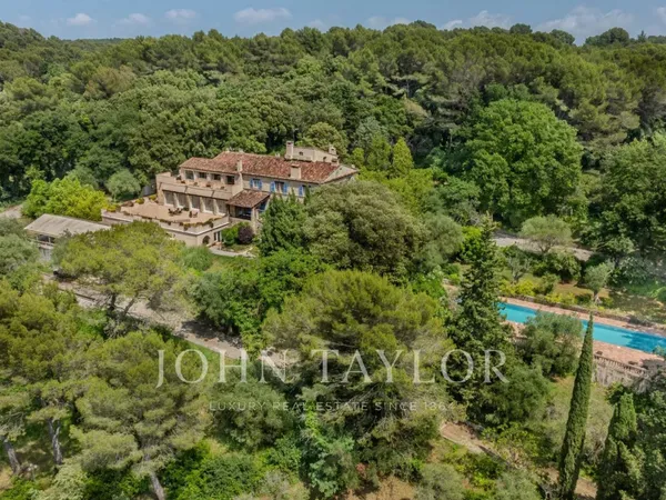 Domaine d'Exception à Mougins avec un parc de 2 Hectares 