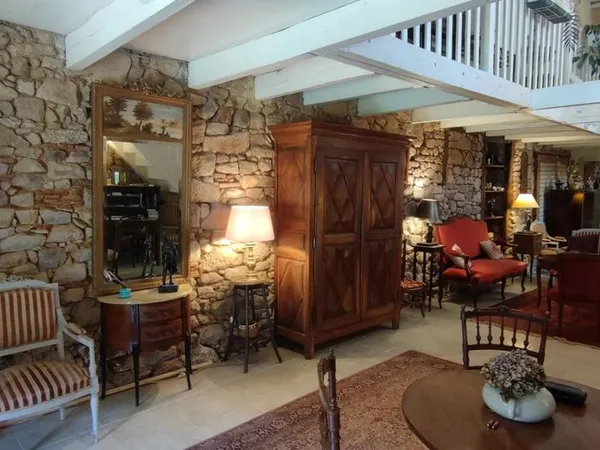 Propriété 10 pièces 275 m² 