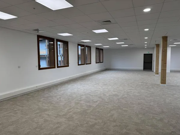 Bureaux 715 m² 