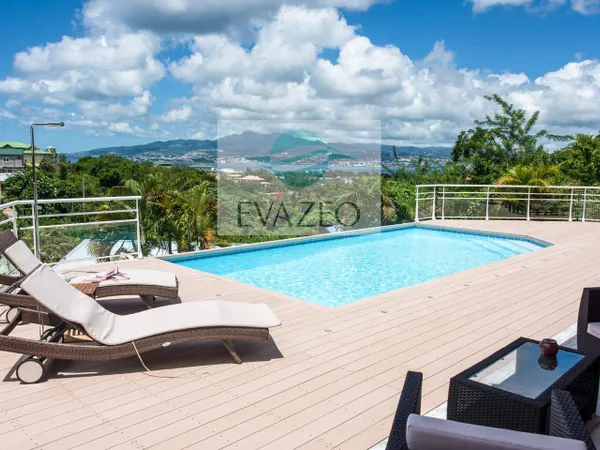 Maison 5 pièces 230 m² 