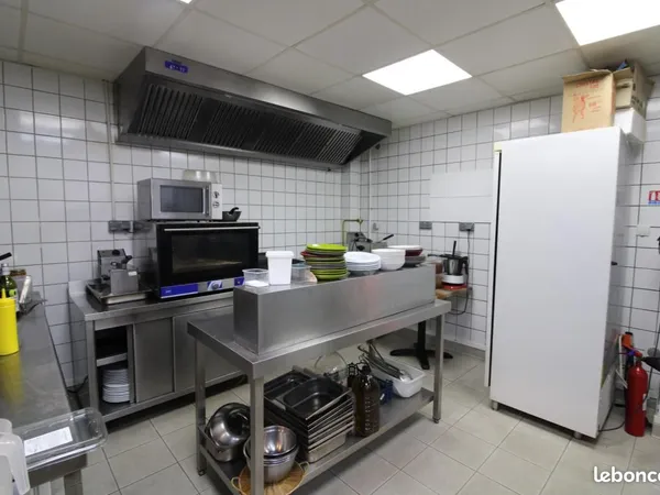 Fonds de commerce bar, discothèque 100 m² 