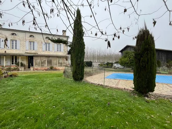 Maison girondine 6 pièces 228 m² 