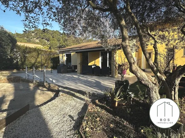 Villa avec jardin et garage