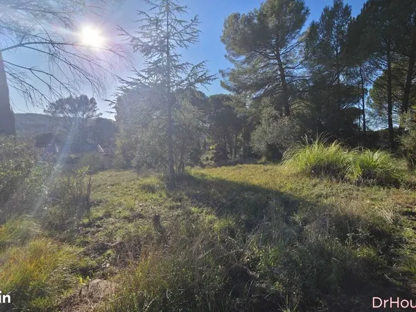 Terrain 1314 m² le val 