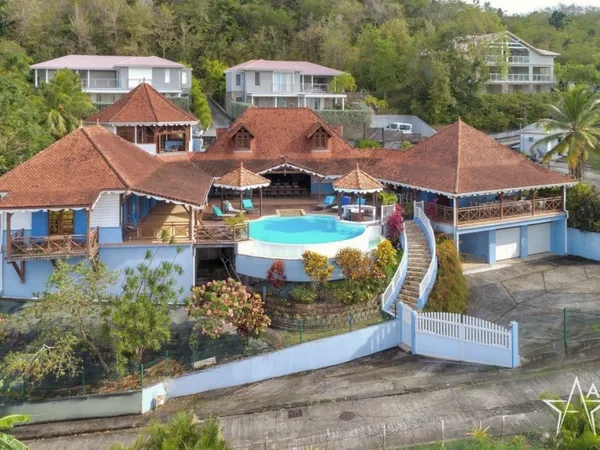 TROIS ILETS - VILLA D'EXCEPTION VUE MER - 1 995 000 € 