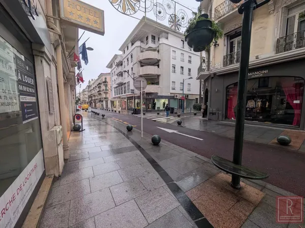 LOCAL COMMERCIAL RUE ANTIBES 