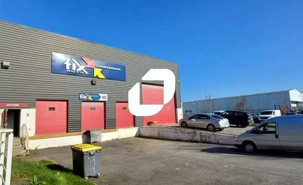 Local d'activité 770 m² 