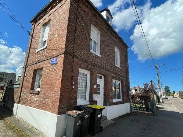 Maison 3 chambres avec petite cours 