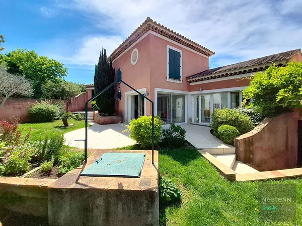 Maison à Six Fours Les Plages de 6 pièces de 180 m² sur 405 m² de terrain 