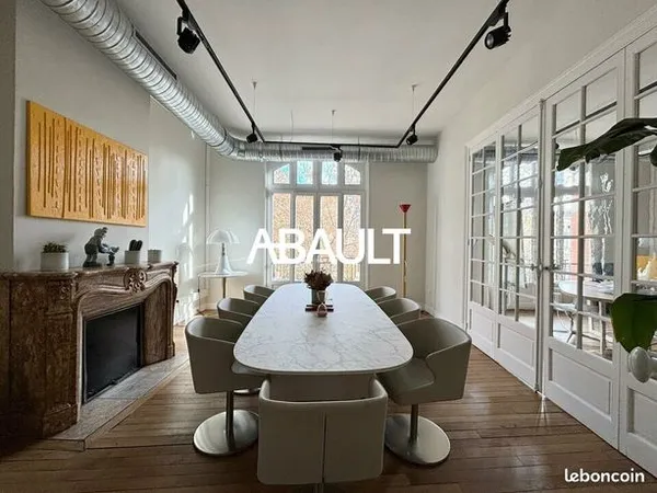 Bureau 151 m² 