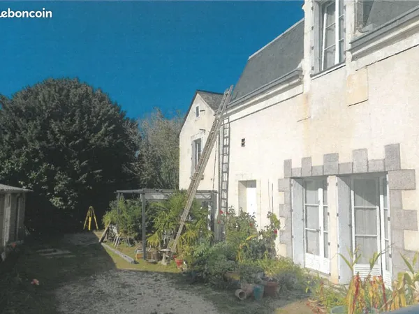 Sablé sur Sarthe - Hyper centre-ville - Maison de ville avec jardin 