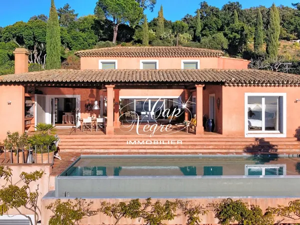 Propriété d'architecte piscine vue mer au Rayol-Canadel-sur-Mer 