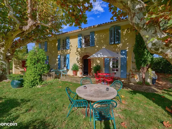 Propriété 8 pièces 300 m² 