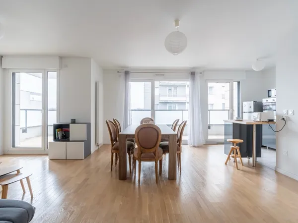 Vends appartement 2 pièces possibilité 3 avec balcon et double box quartier les Vallées à 