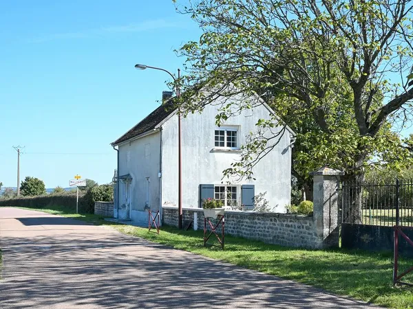 À vendre - Maison de 100 m², SANS TRAVAUX, jardin, 2 grandes chambres - 10 min d'Avallon 